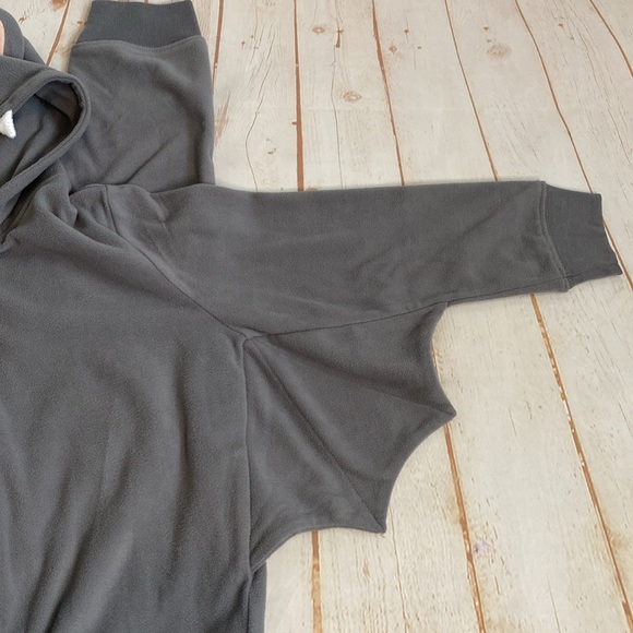 Old Navy Gray Kids Fleece Bat Hoodie with Ears, Fangs, and Wings - Picture 4 of 6